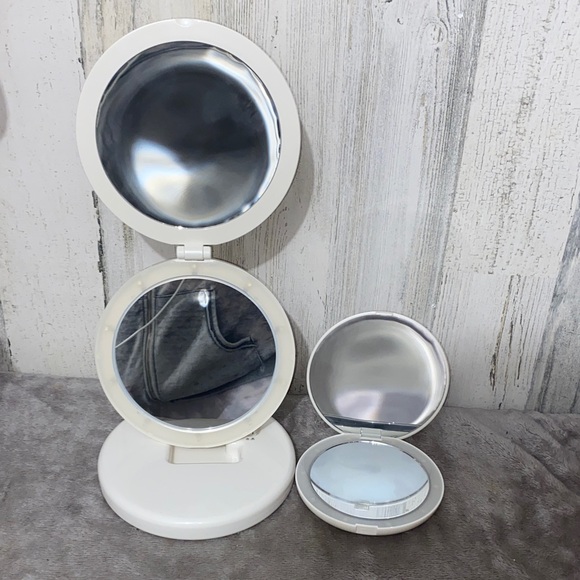 Flip N Beauty Accessories - 1226 Flip N Beauty Large & Compact LightUp Make Up Mirrors